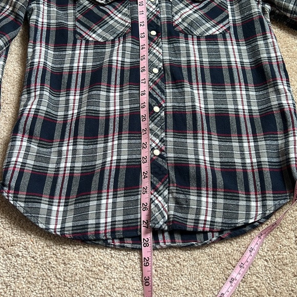 Levi’s Modern Fit Navy Plaid Snap Button Flannel   Size Medium - Picture 7 of 8